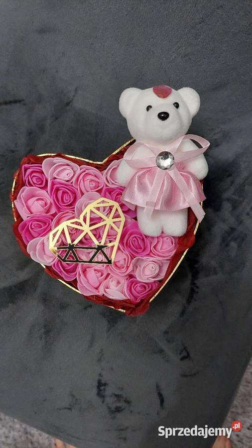 Boks wypełniony różyczkami i misiemGotowy śląskie Rybnik