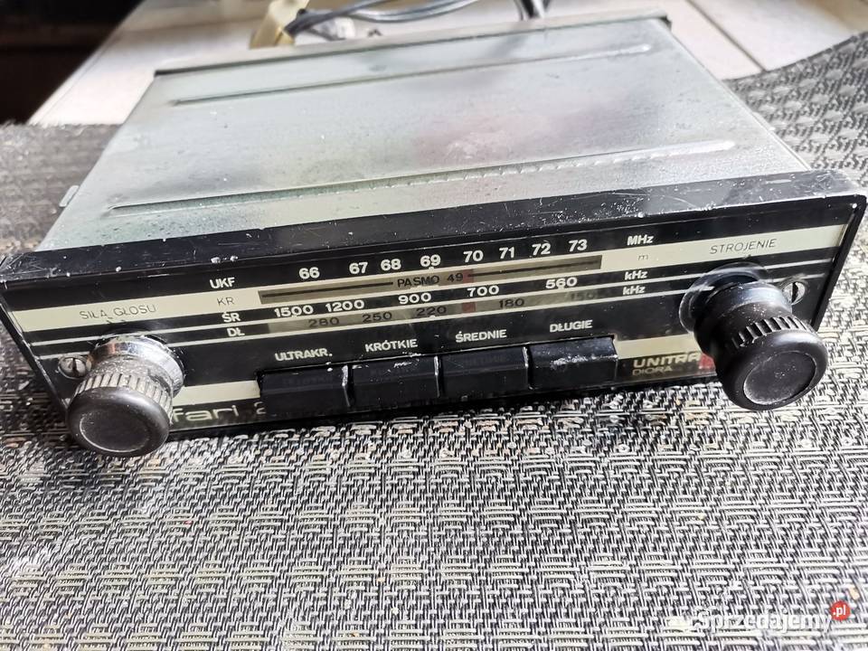 Radio samochodowe Safari 2 z czasów PRL u Kraków