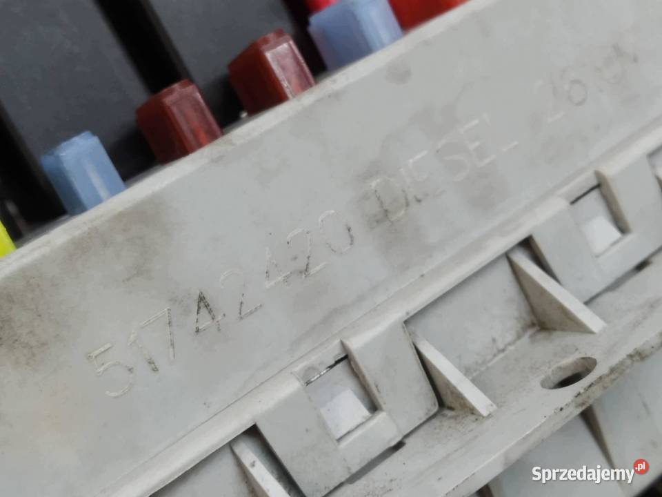 SKRZYNKA BEZPIECZNIKÓW 51742420 19 JTD Alfa Skrzynki bezpieczników Motoryzacja