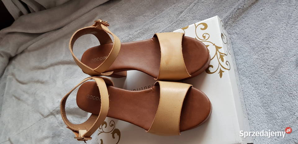 Buty na obcasie sandały kremowe lekkie 38 podkarpackie Rymanów sprzedam