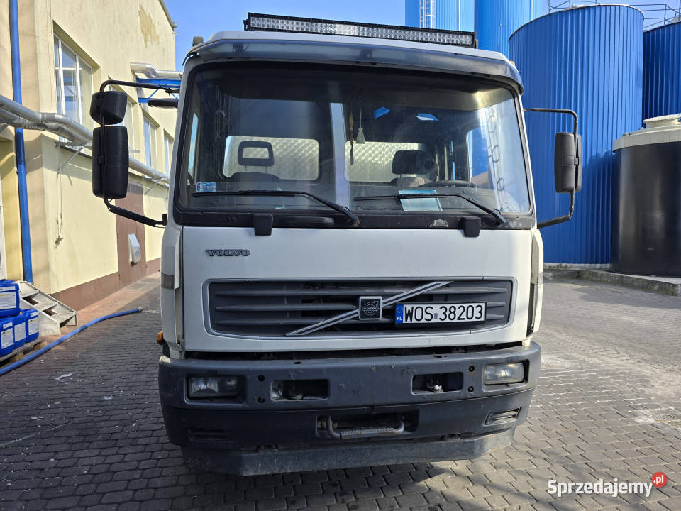 Samochód do przewozu mleka wody VOLVO FL 220 12 Rok produkcji 2004 Cysterny mazowieckie Dzbądzek