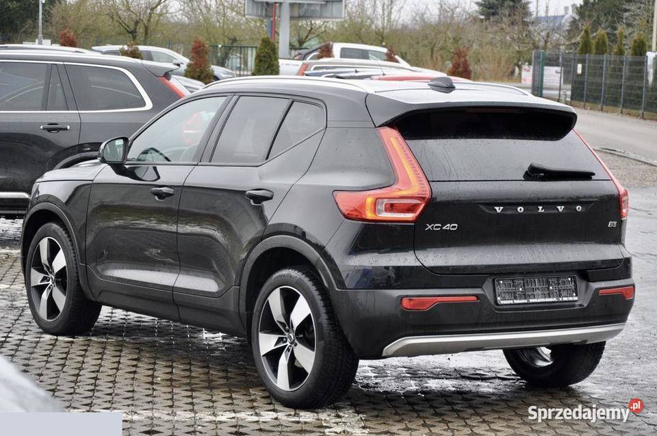 Volvo XC 40 MOMENTUM 20 benzyna 163 2022r Samochody osobowe