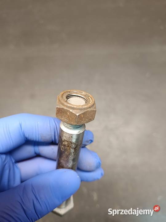 Śruba oś ośka kiwaka kołyski części Yamaha DT Ośki