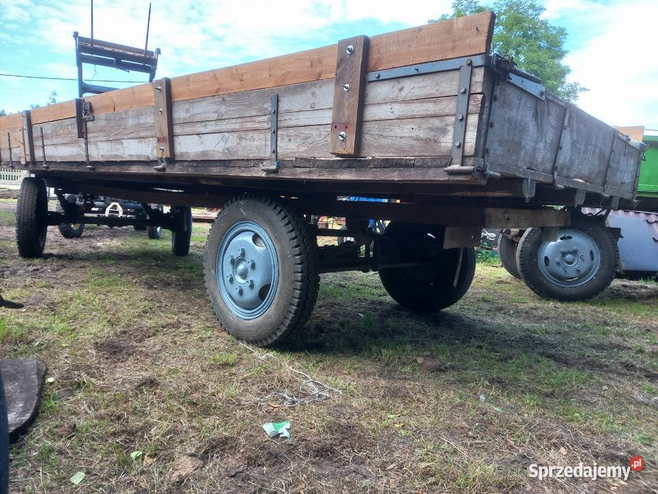 Przyczepa do balotów sianasłomy