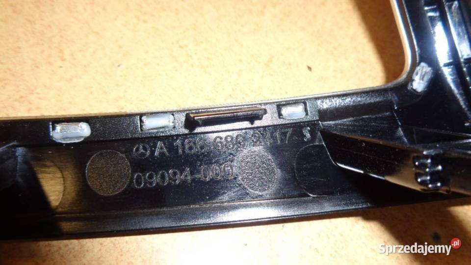 OBUDOWA OSŁONA DEKOR RAMKA WYŚWIETLACZA MERCEDES osobowe Pozostałe Rakoniewice