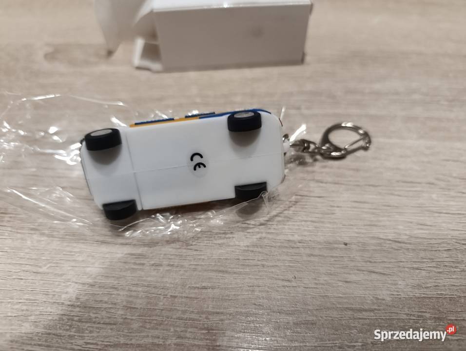 Pendrive 16 GB brelok samochód Pojemność 16GB Pendrive pomorskie sprzedam