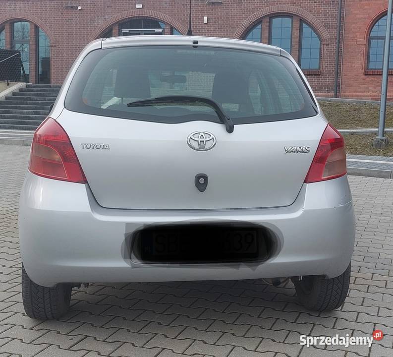 Toyota Yaris srebrna rocznik 2005 stan klimatyzacja Czeladź