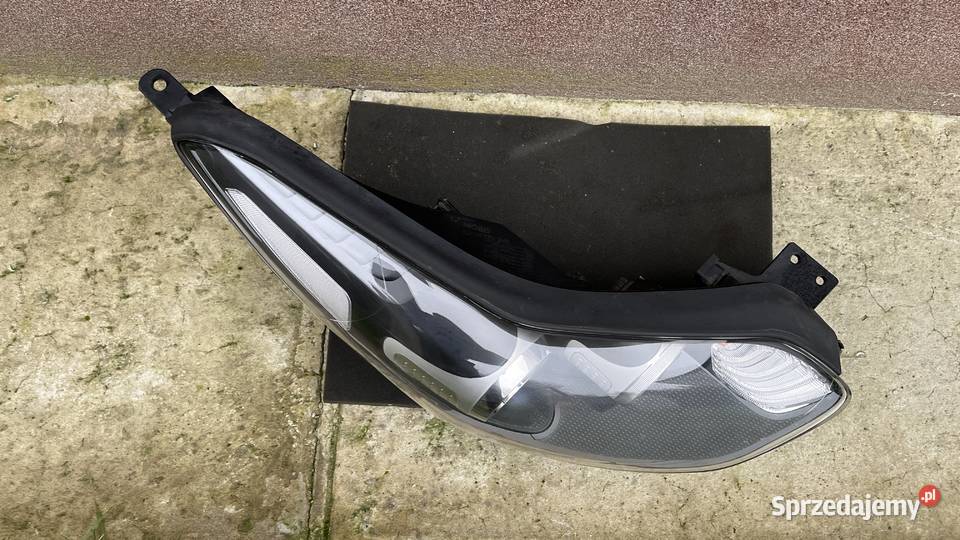 Lampa przód 92102F1010 i 92101F1010 Idealna KIA Nur