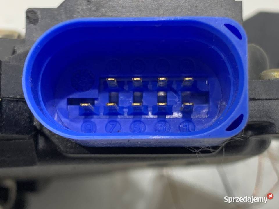 ZAMEK DRZWI LEWY PRZÓD VW TOURAN Hatchback osobowe podkarpackie sprzedam