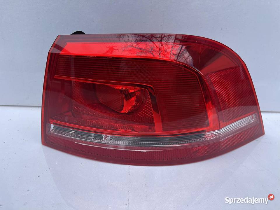 VW PASSAT B7 KOMBI PRAWA LAMPA TYŁ Ostroróg