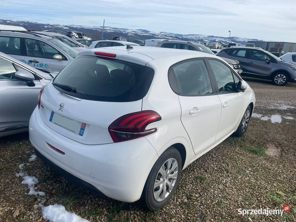 PEUGEOT 208 16 BlueHDi 75 ET247