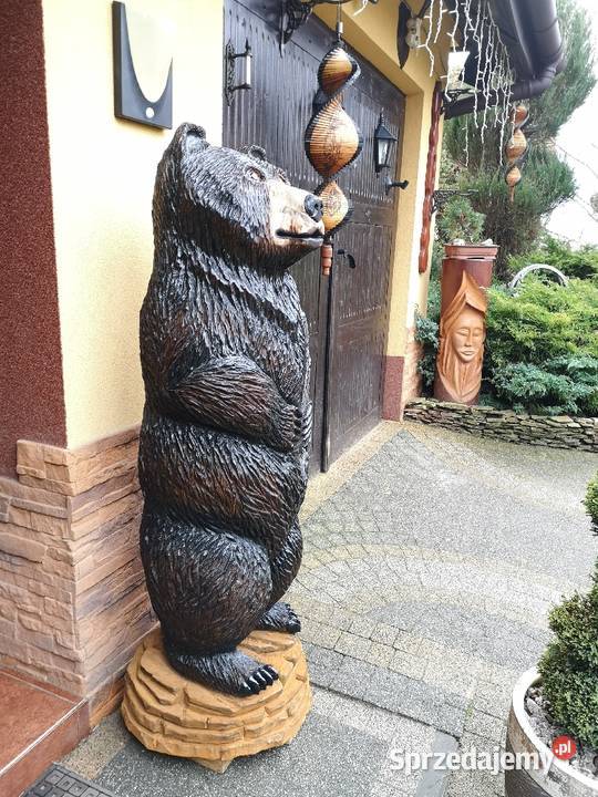 Rzeźba drewniana niedzwiedz