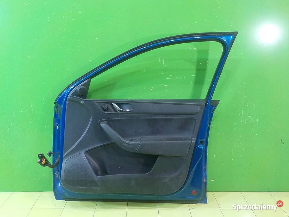 SKODA RAPID 14 TDI 16r 5D drzwi prawe przod Drzwi Suków