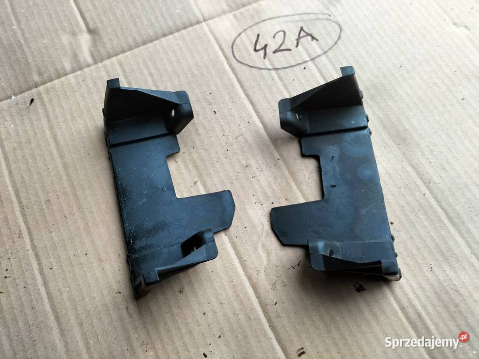 AUDI 80 B4 80B4 UCHWYT MOCOWANIE LAMPY TYŁ Pozostałe Kamień-Kolonia