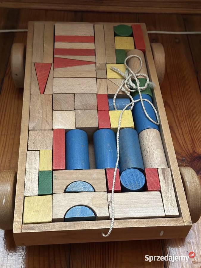 Klocki drewniane na platformie ze sznurkiem łódzkie Łęczyca