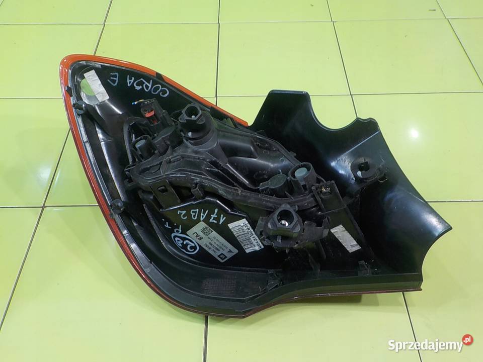 OPEL CORSA E 10 T 15r HB 3D lampa prawa tyl osobowe