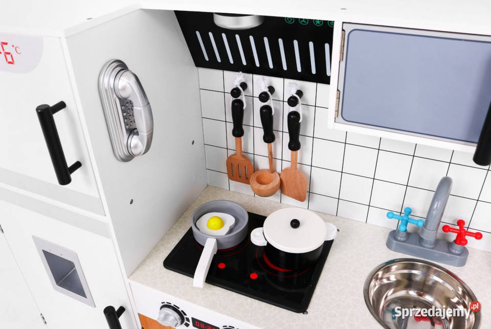 Drewniana kuchnia dzieci z efektami światła i Warszawa