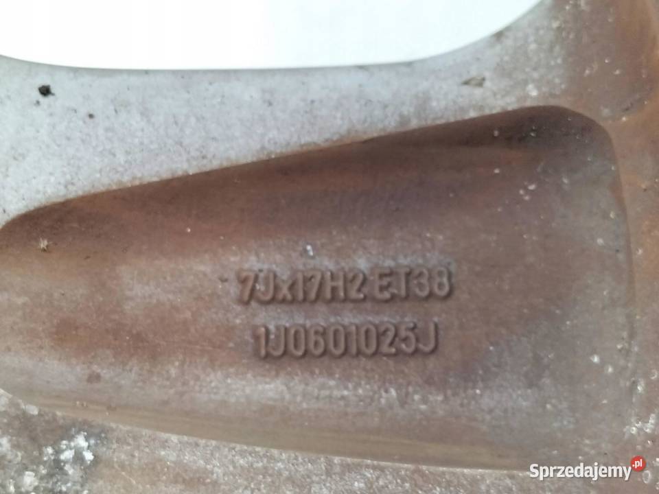 FELGA ALUMINIOWA R17 5X100 ET38 OC57MM 7JX17H2