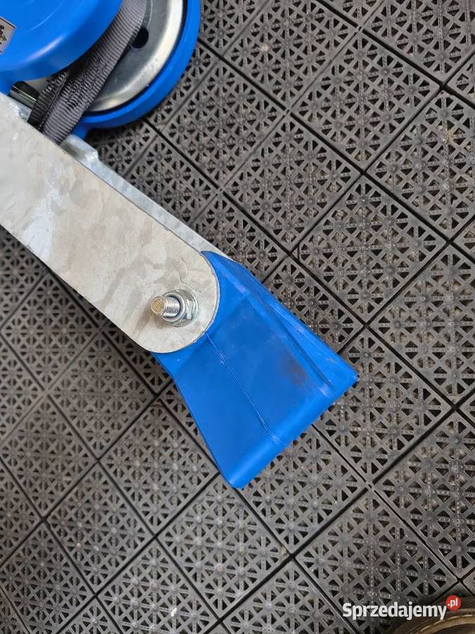 Dziobnica z wyciągarką na pasPrzyczepa Pozostałe Plewiska sprzedam