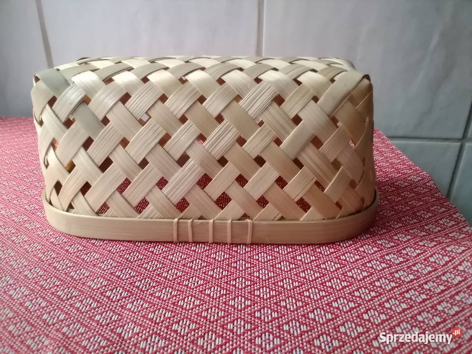 koszyczek ręcznie wyplatany z bambusa