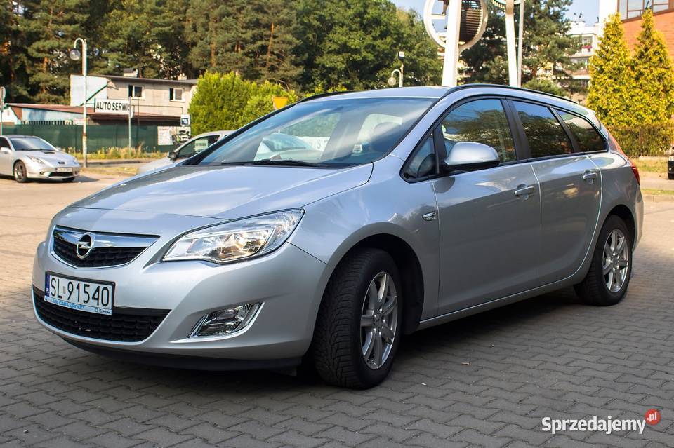 Opel Astra J bezwypadk., podgrz. fotele, tempomat, navi, BT/USB/CD, hak