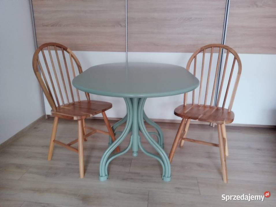 Stół owalny w nowoczesnej kuchni Wrocław