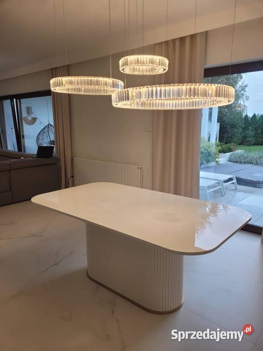 Stół COMODO II złoty dekor pod nogą jadalnia małopolskie Gierałtowiczki