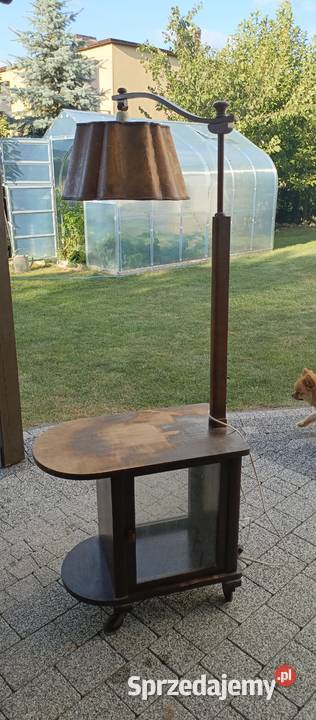 Lampa nocna że stolikiem na kółkach Pleszew