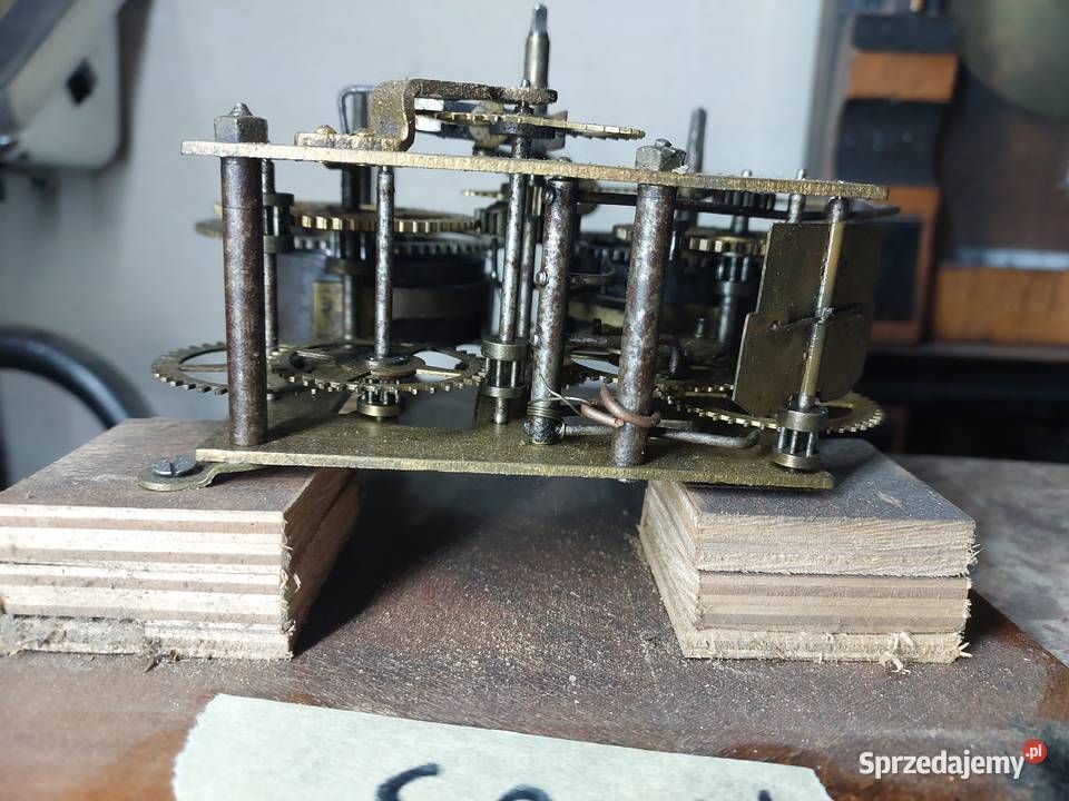 M183 Mechanizm starego zegara ściennego