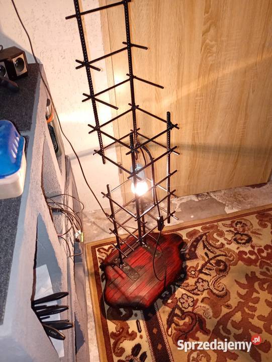 Lampa podłogowa z recyklingu Płaza