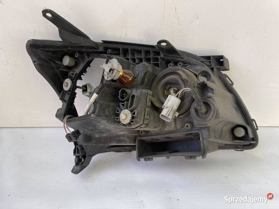 TOYOTA AVENSIS T25 LEWA OBUDOWA LAMPY ZWYKŁEJ Ostroróg