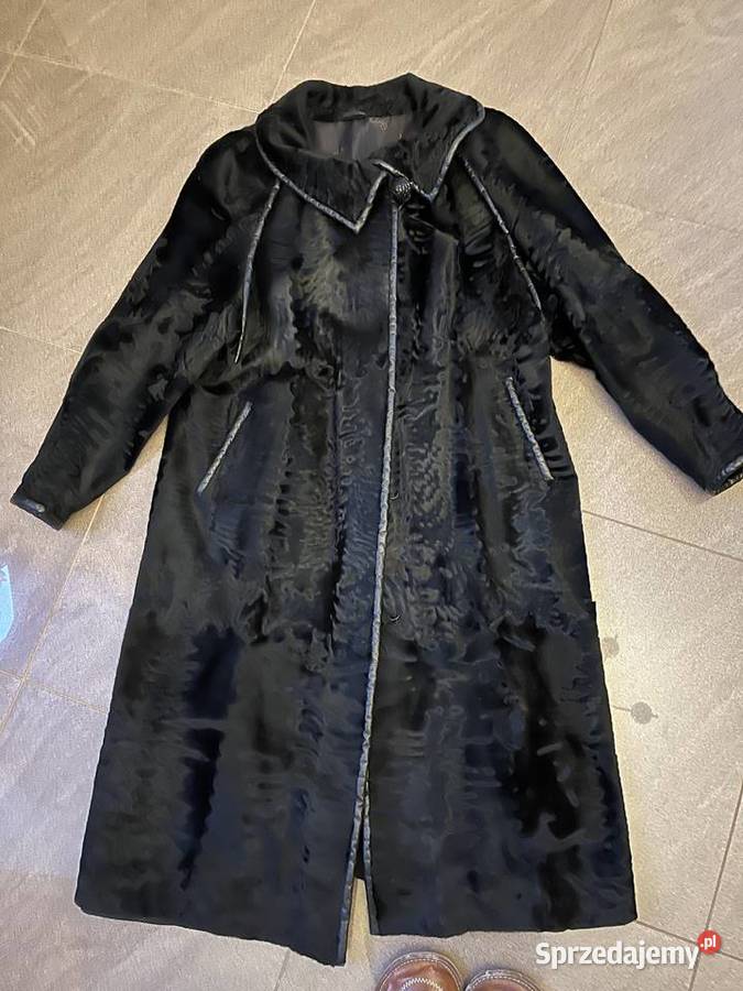 Czarne futro z karakuł saar 38 Łowęcin