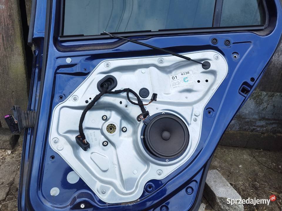 LD5Q GOLF V KOMBI DRZWI TYŁ PRAWE Przejęsław sprzedam