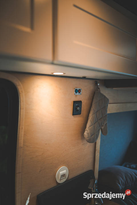 Stylowy Camper Van gotowy na rodzinne przygody i Rok produkcji 2019 Wrocław