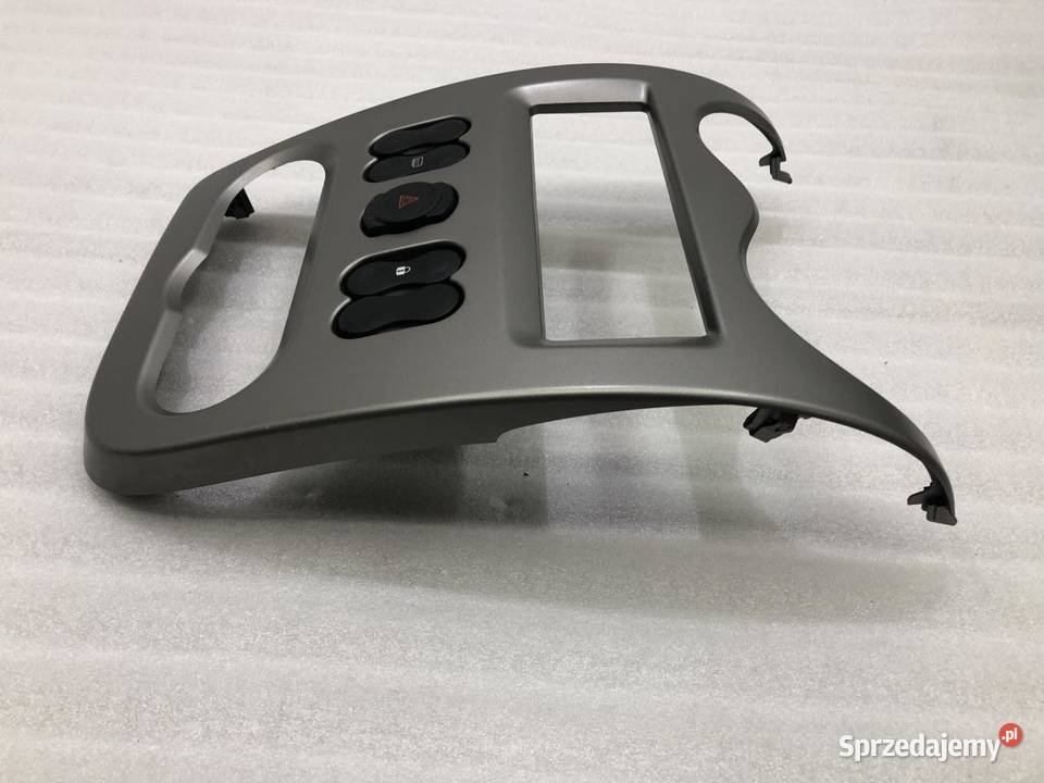 RAMKA KONSOLI DACIA SANDERO I 8200739438 Osłony i zaślepki