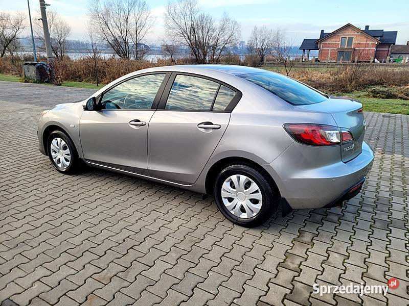 Zadbana benzynowa wersja światła przeciwmgielne Mazda Słomniki