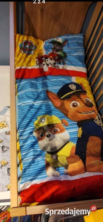 Drewniane łózko dziecka