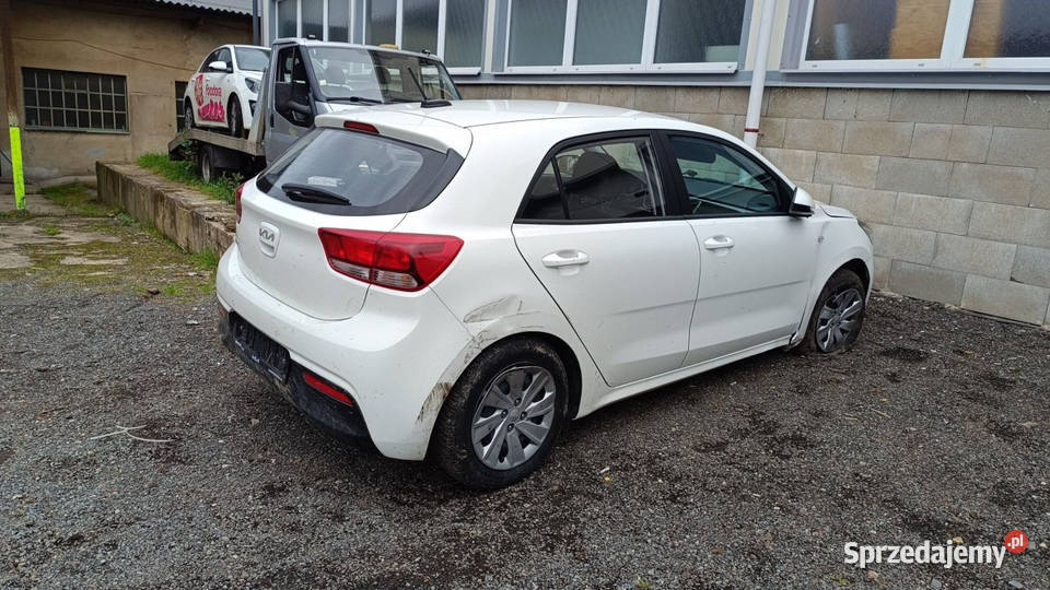 kia rio 72023 12 benzin 61kw 85000 uszkodzona manualna Bochnia sprzedam