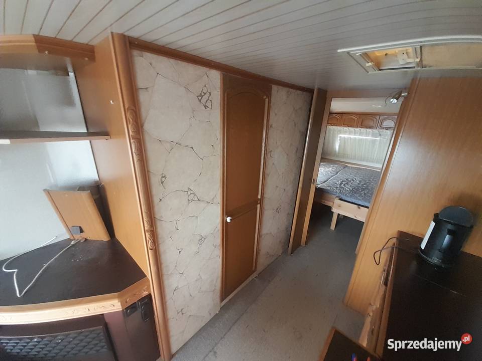 Przyczepa kempingowa z transporte przedsionek