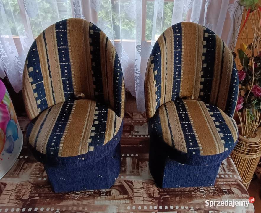 Fotele pufy z schownikem pod siedziskiem 80cm Pufy i podnóżki opolskie Strojec