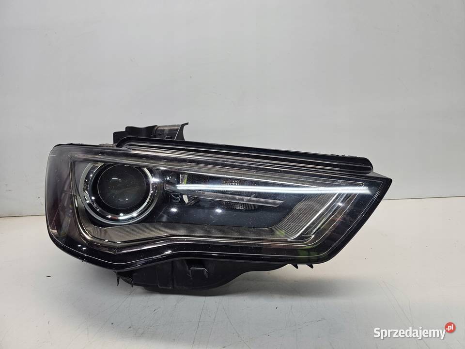 REFLEKTOR XENON LED PRAWY AUDI A3 8V 8V0941032A Lampy przednie Przystajń