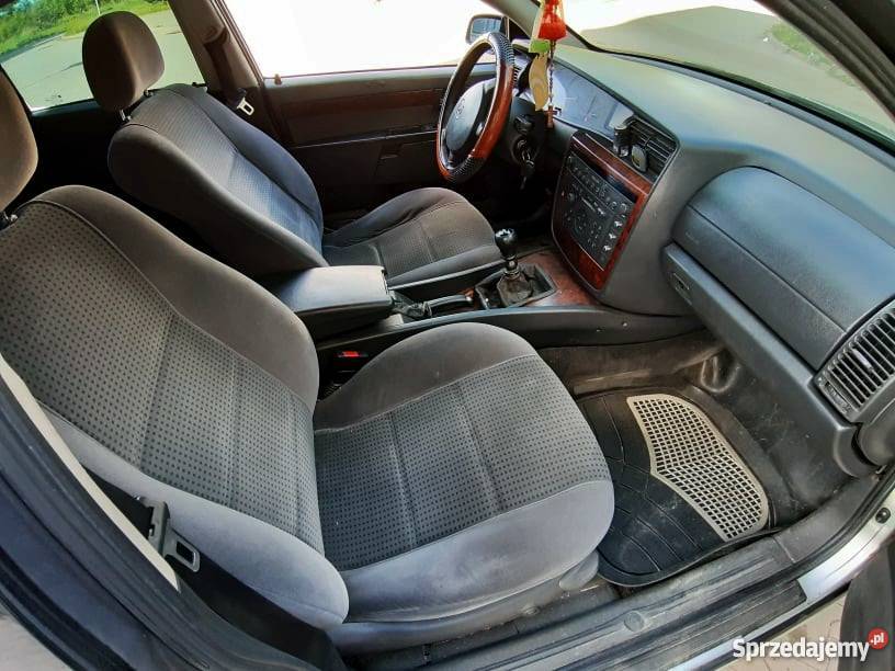 Opel Omega 25 td nie tds HAK Niemiecki krążownik isofix Poznań