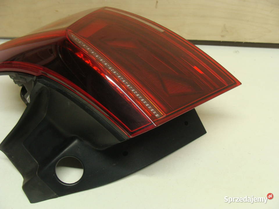 VW Passat B8 LIFT Kombi Lampa Tylna Prawa Led