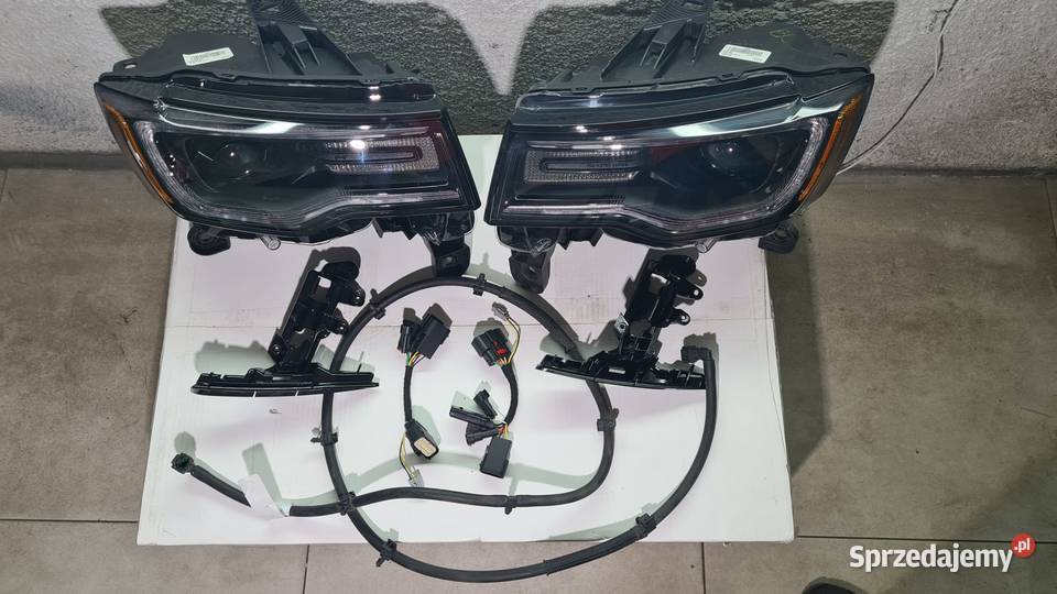 Lampy Grand Cherokee WK2komplet Xenon OEM Valeo osobowe Lampy przednie