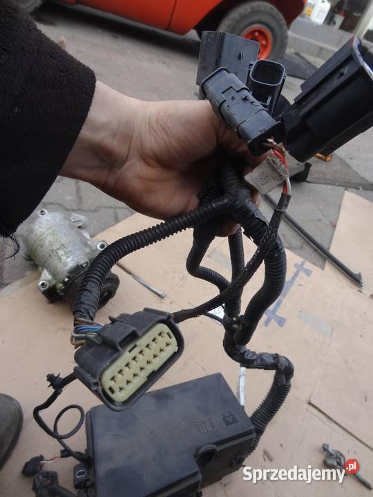 WIĄZKA INSTALACJA KOMORY SILNIKA FORD FOCUS MK3 Części samochodowe