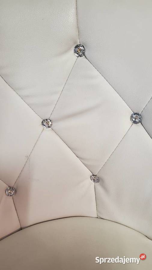 Fotel bialy z cekinami