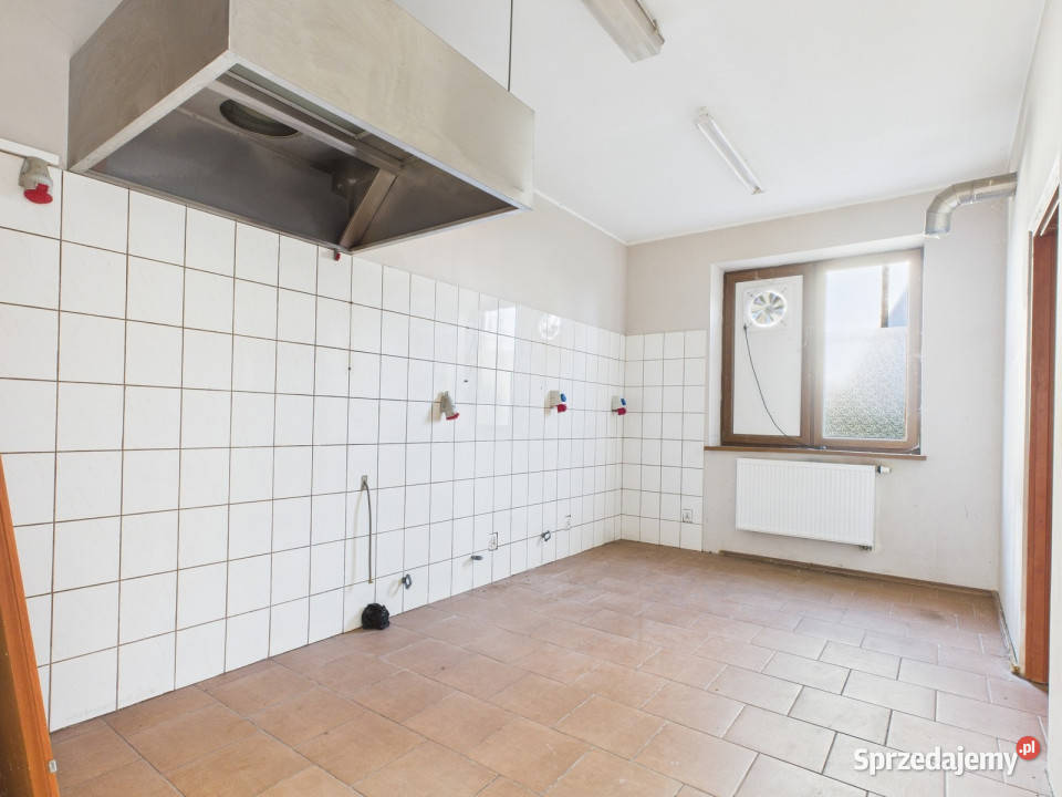 Dom z lokalem Cedry Wielkie 250m2 sprzedam