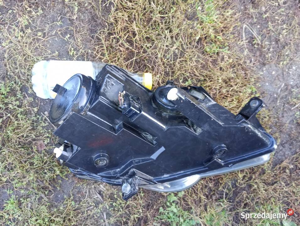 2 lampy passat b6 Jedna Valeo drugą chińczyk Lampy przednie Wrocław