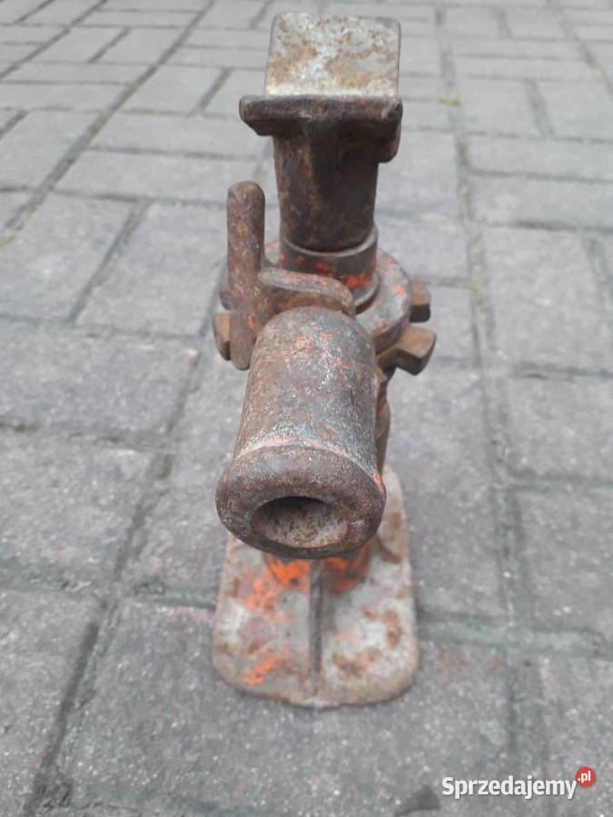 Zabytkowy podnośnik śrubowy Warszawa