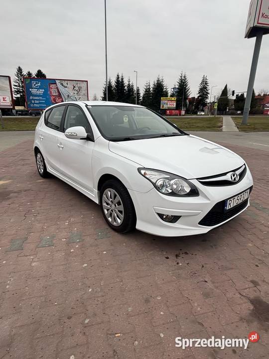 Hyundai i30 bogata wersja mały przebieg 109KM i30 Tarnobrzeg